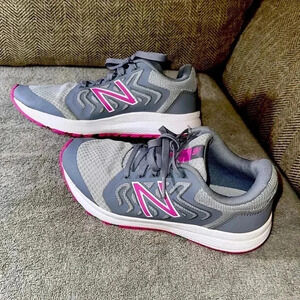 NEW BALANCE Sneakers/Shoes Kids/Youth/Girls Size 4.5 Gray/Pink